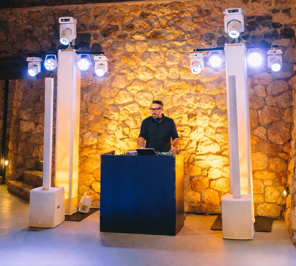DJ services for weddings in Santorini 
